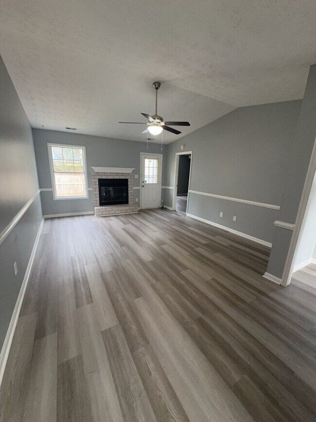 Foto del edificio - Beautiful 3 Bedroom, 2 Bath Home-3013 Steeple Chase Ct.