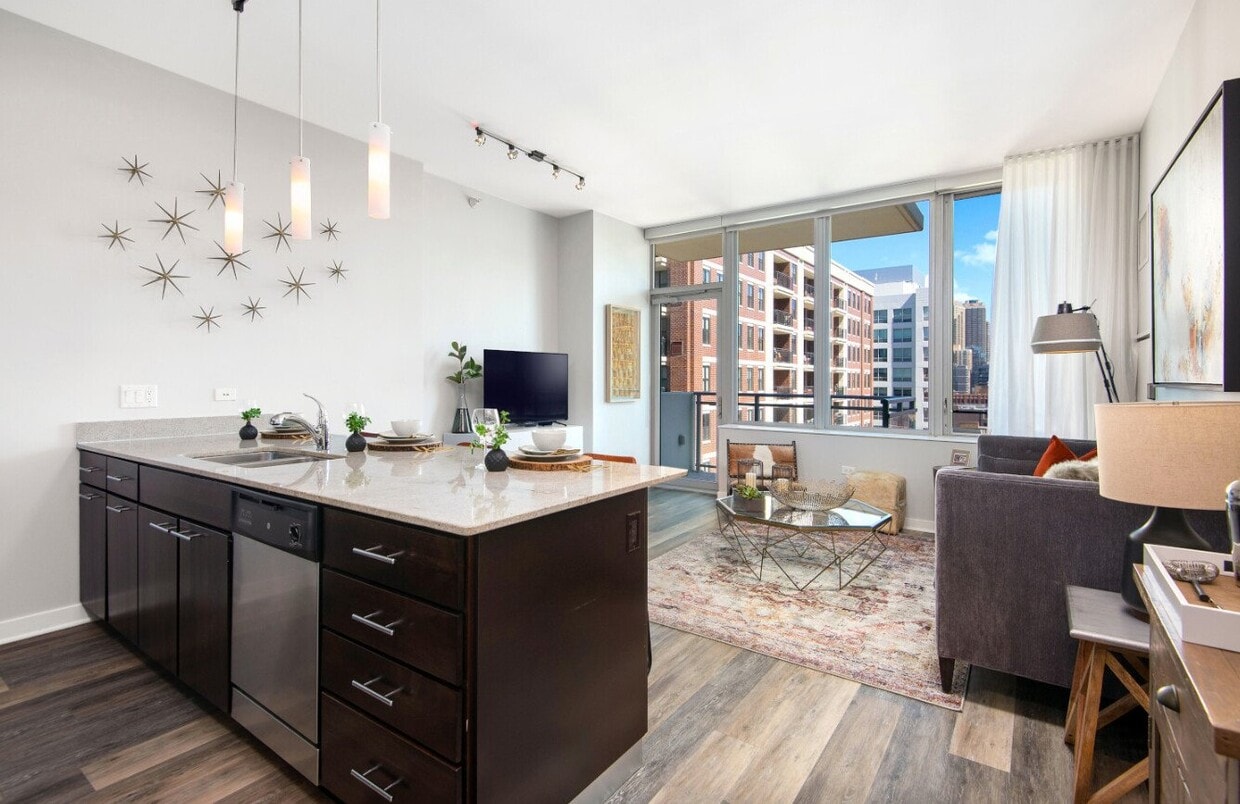 Photo - 463 W Huron St (Chicago, IL)