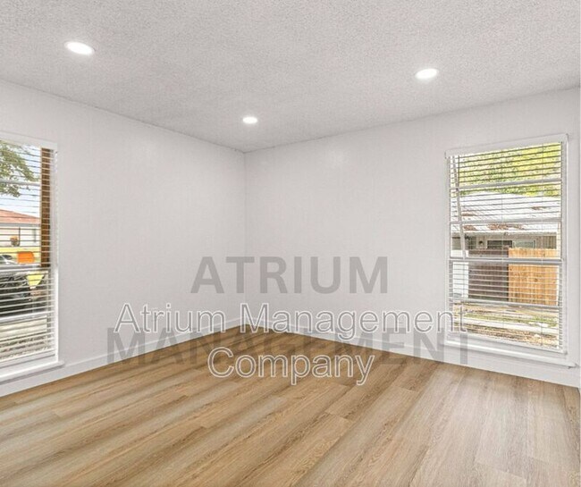 Building Photo - 5305 SE 28th Ln