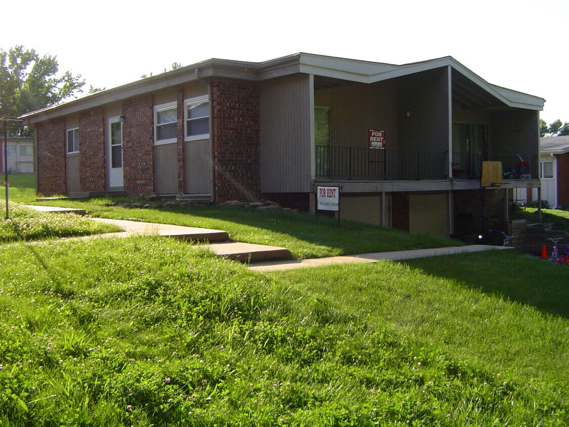Primary Photo - 8334 Grandview Ln