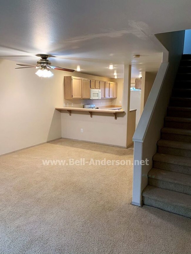 Building Photo - 2 Bedroom 2.5 Bath Condo in Downtown Kent