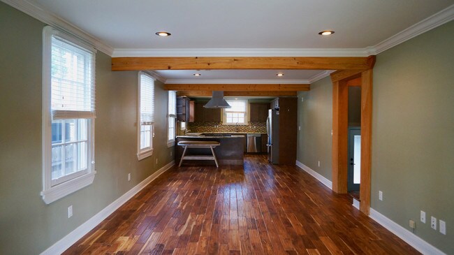Building Photo - Gorgeous Split Level Home
