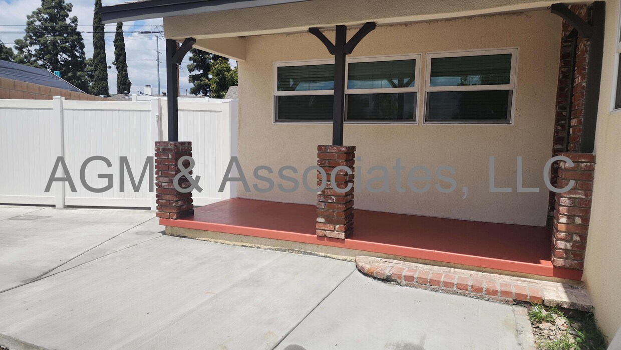 Foto principal - 11042 Genesta Ave