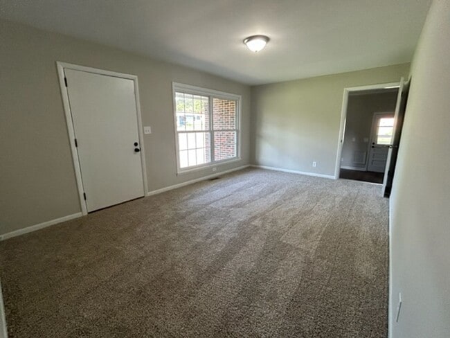 Building Photo - Lovely Ranch Home in Woodbury