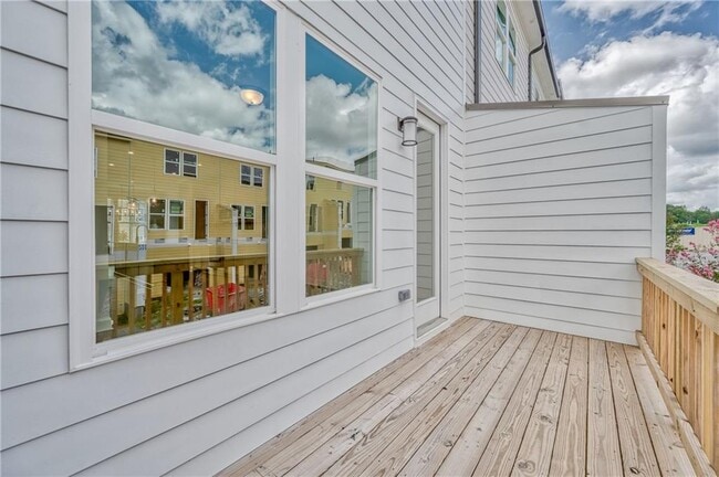 Building Photo - 2633 Creekside Dr NW