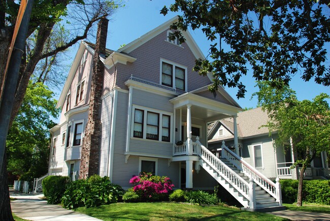 Building Photo - 530 10th St