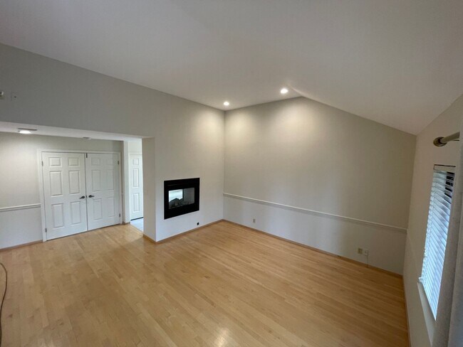 Building Photo - $4,575 - GORGEOUS 3 BEDROOM HOME IN BLACKHAWK