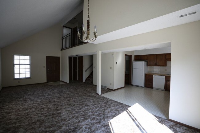 Building Photo - 305 Dains St