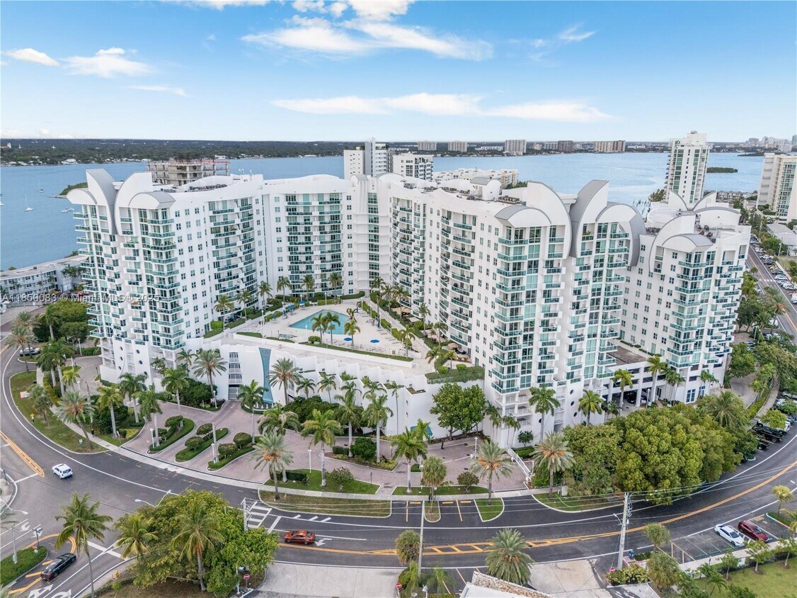 Primary Photo - 7910 Harbor Island Dr
