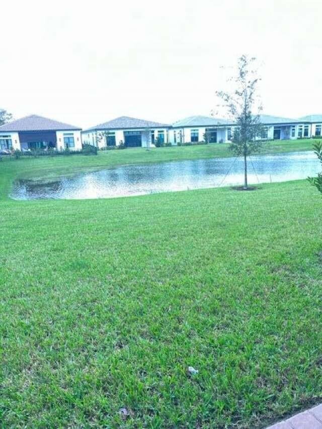 Foto del edificio - 7813 Deer Lake Ct