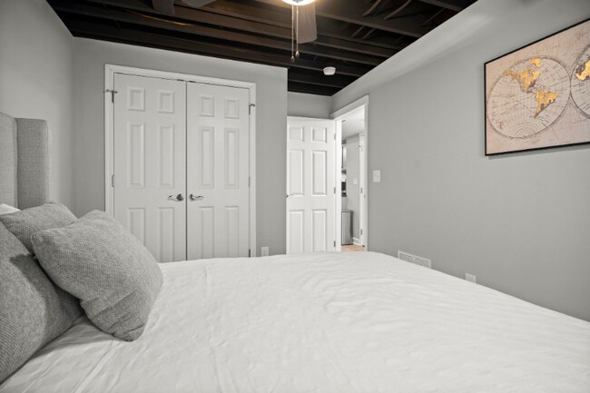 Foto del edificio - 2273 E 100th St