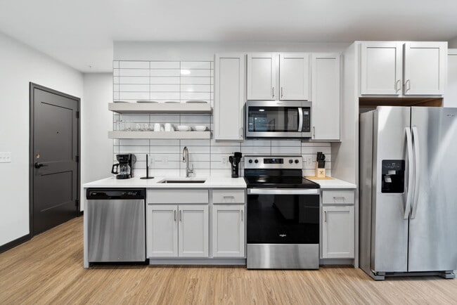 Building Photo - 423 E Michigan St