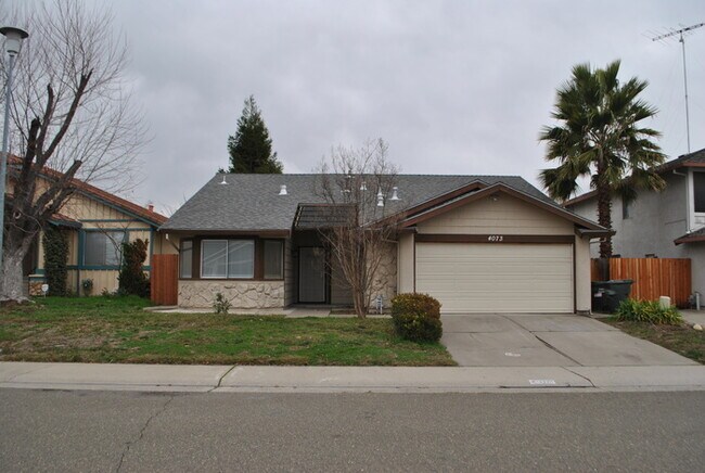 Building Photo - 4073 N Country Dr