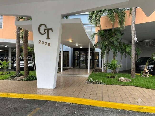 Foto del edificio - 2025 NE 164th St