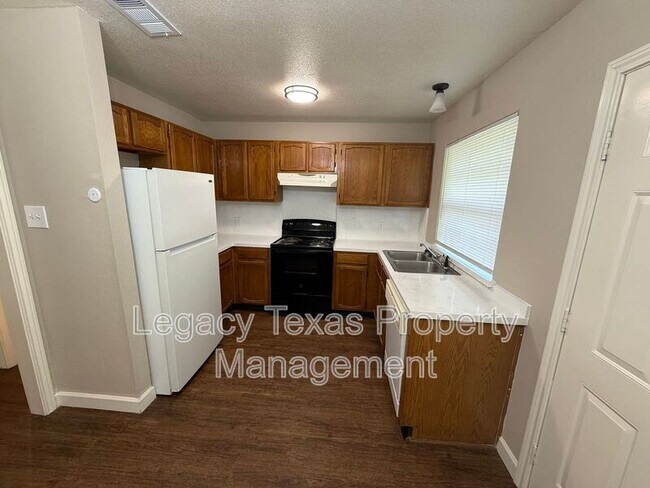 Foto del edificio - 1607 N Nolan River Rd