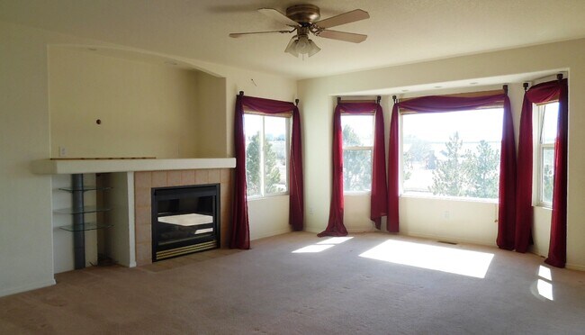 Foto del edificio - 3217 Sand Flower Dr