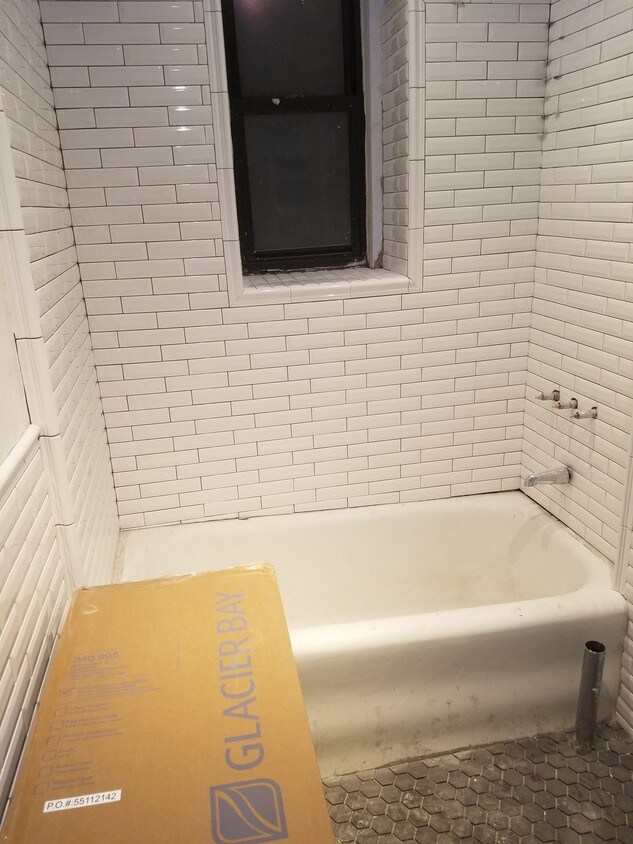 Foto principal - 94-26 34th Rd