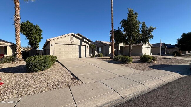 Foto del edificio - 9214 W Ross Ave