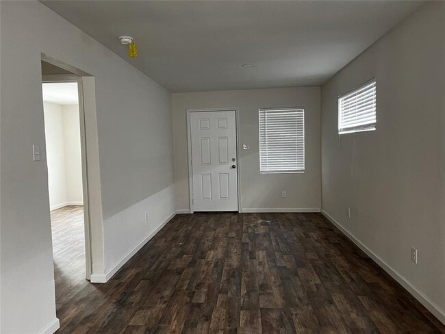 Building Photo - 3809 Wipprecht St