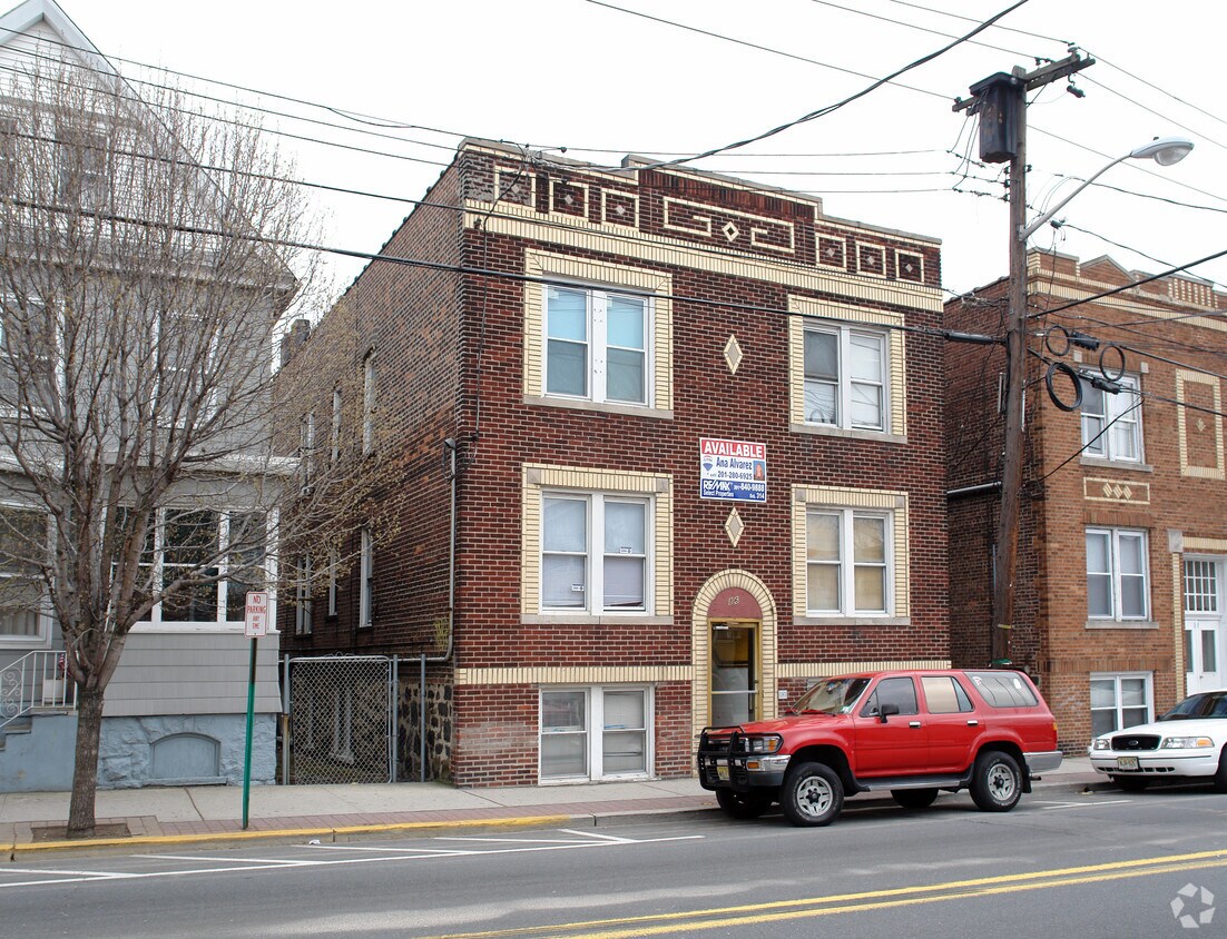 Primary Photo - 86 Anderson Ave