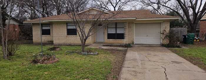 Primary Photo - Great home with large back yard!