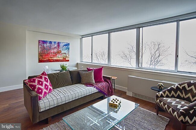 Foto del edificio - 2202 Benjamin Franklin Pkwy