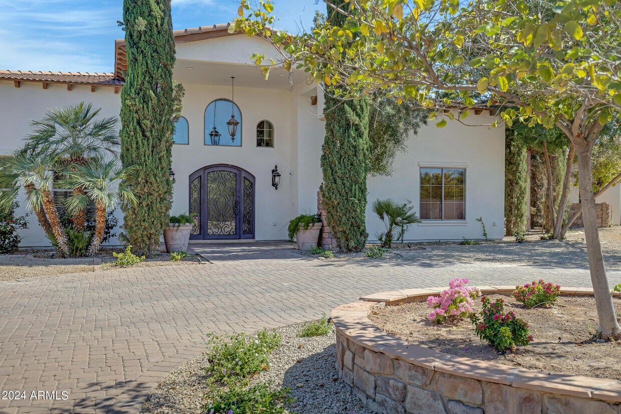 Primary Photo - 1435 E Raven Ct