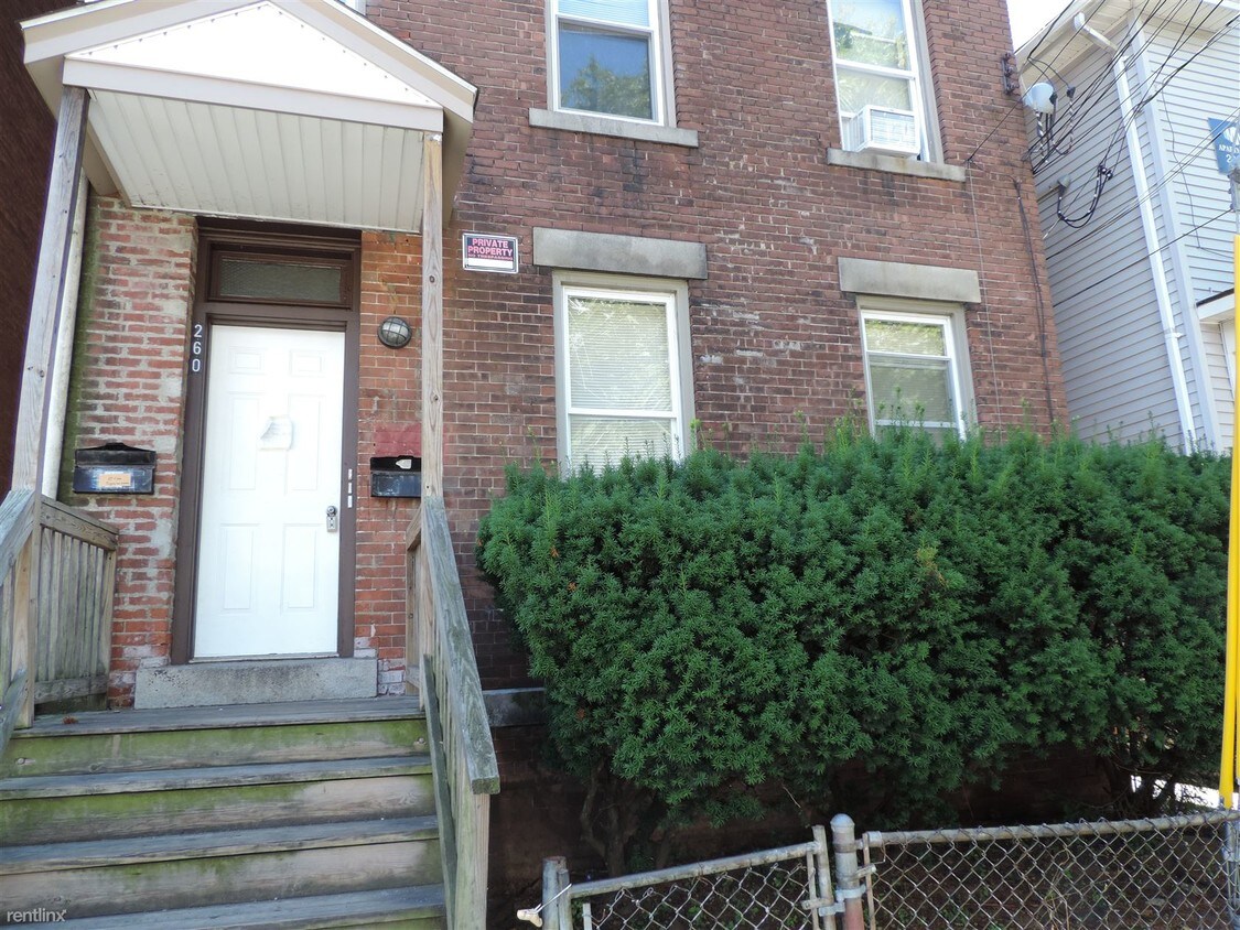 4 br, 1 bath - 260 Davenport Ave Fl 3 - 4 br, 1 bath  - 260 Davenport Ave Fl 3