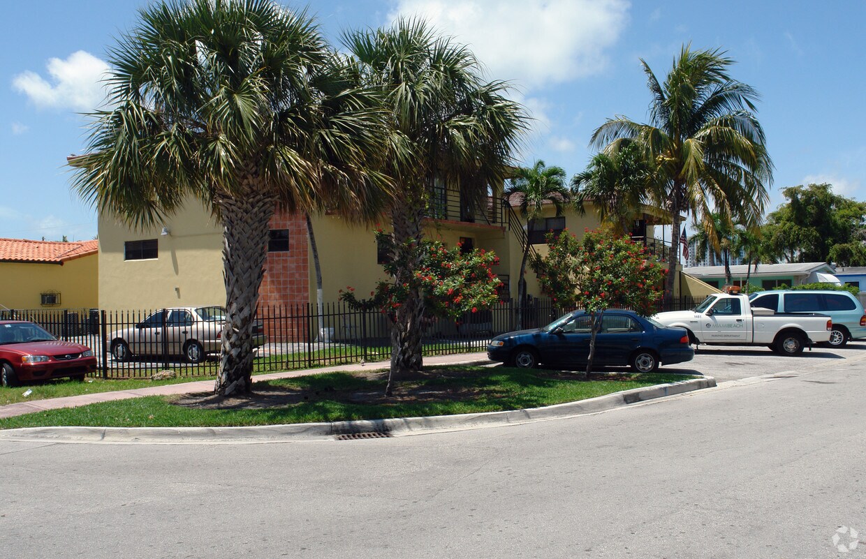 Primary Photo - 2100 Calais Dr
