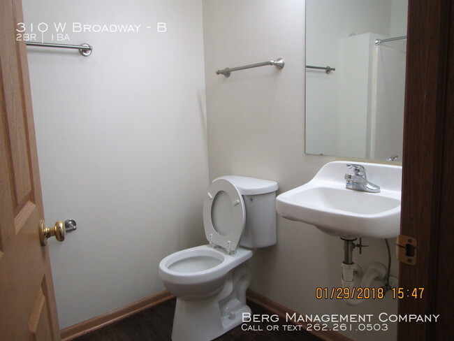 Building Photo - Two Bedroom One Bath