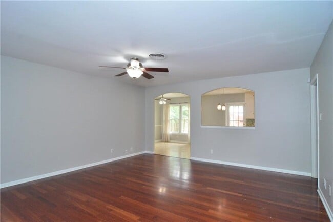 Building Photo - 1502 Ridgehaven Dr