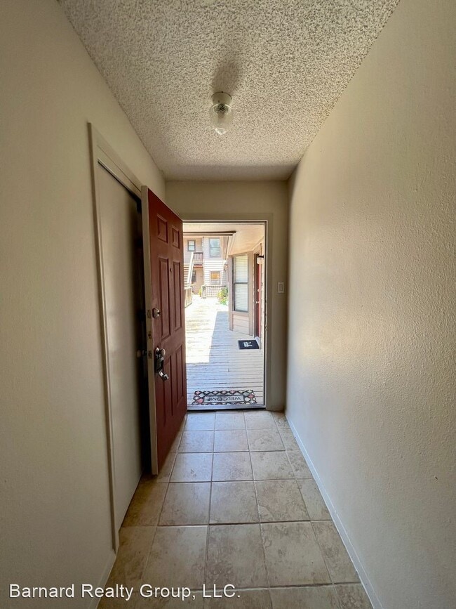 Building Photo - 2 br, 1 bath House - 402 Fredericksburg #1...