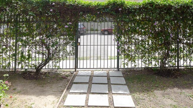 Foto del edificio - 229 S Westlake Ave