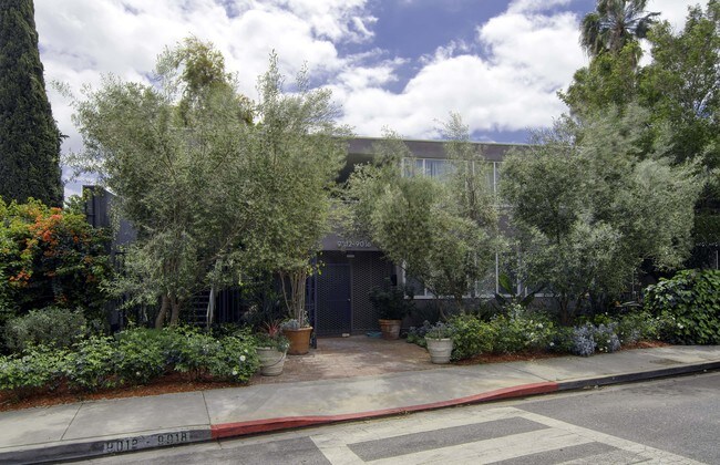 Foto del edificio - 9018 Keith Ave