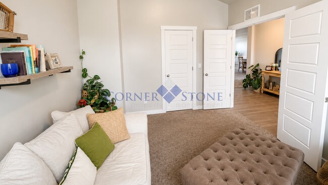 Foto del edificio - Spacious Family Home with 3-Car Garage & Fully Fenced Backyard in Nampa