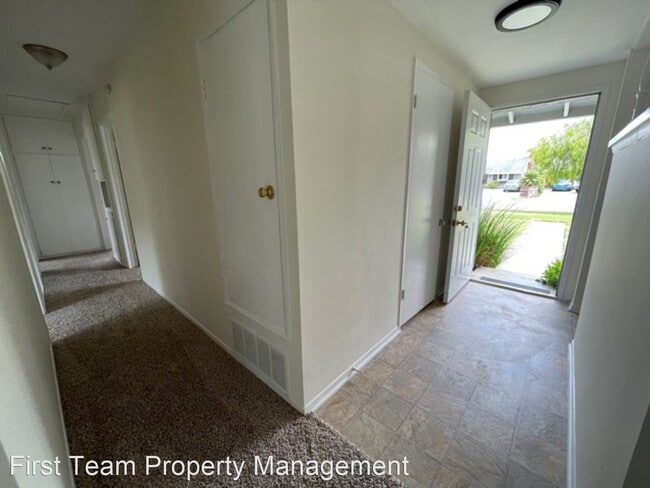 Building Photo - 4 br, 2 bath House - 17711 Steiner Circle