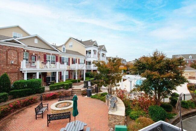 Building Photo - Spacious 3-Bedroom Condo in Prime Raleigh Location!