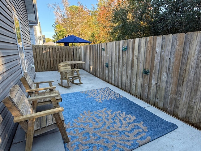 Photo - 842 Kiawah Ln House