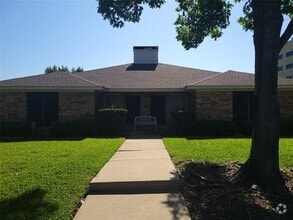 Building Photo - 347 Dogwood Dr
