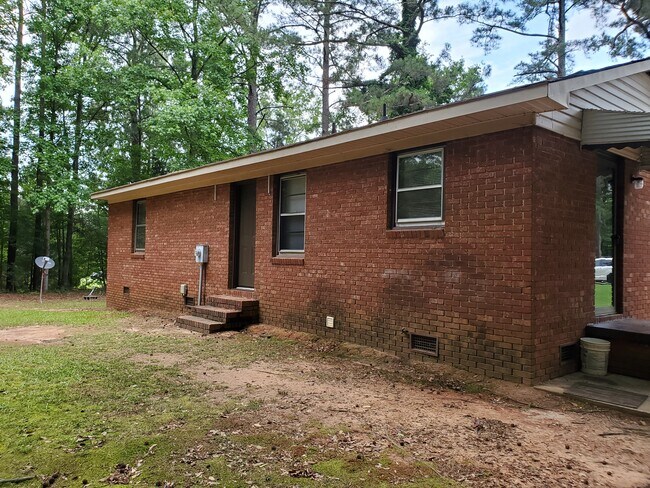 Building Photo - 428 Bintage Rd