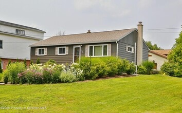 Building Photo - 139 Leach Hill Rd