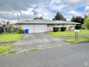 Building Photo - 905 SE 169th Dr