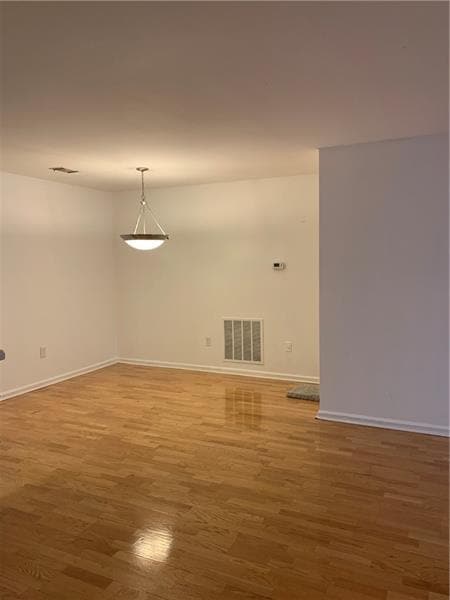 Building Photo - 3208 Pine Heights Dr NE