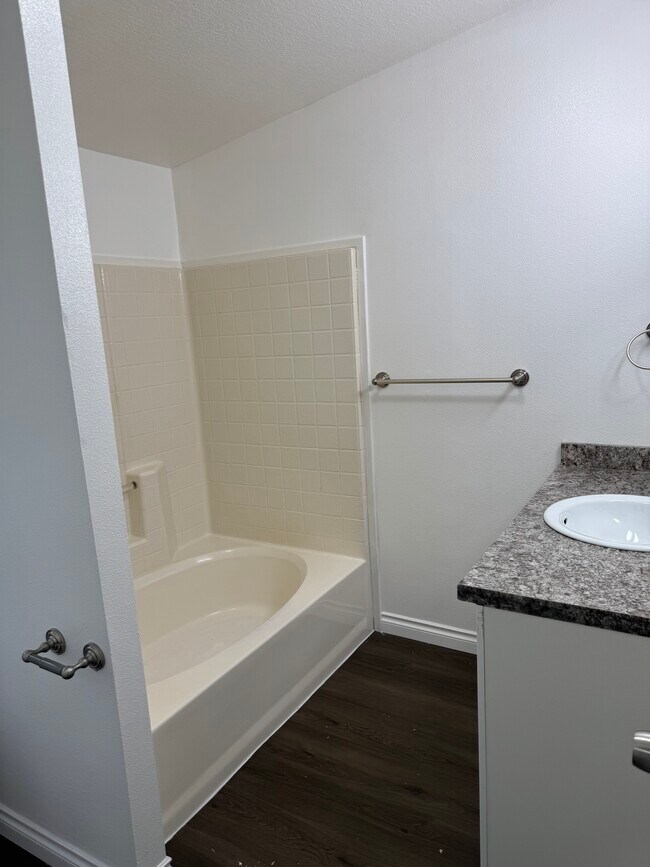 Foto del edificio - 6804 NE 56th Ave