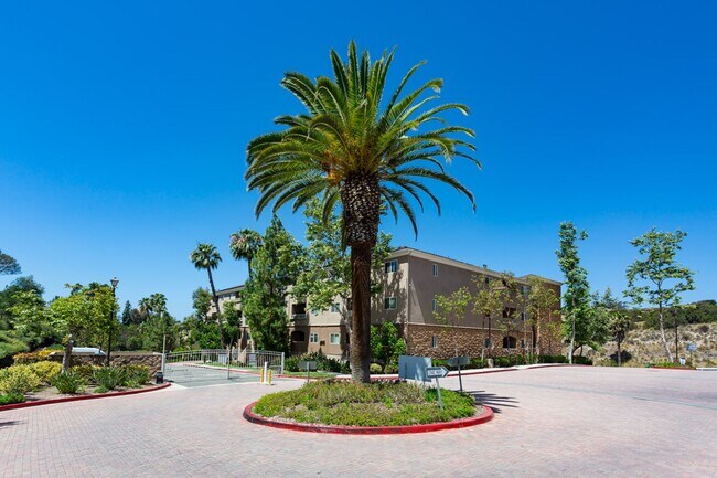 Foto del edificio - Rancho Mission Trails Condo for Lease – Prime Location + Resort-Style Living