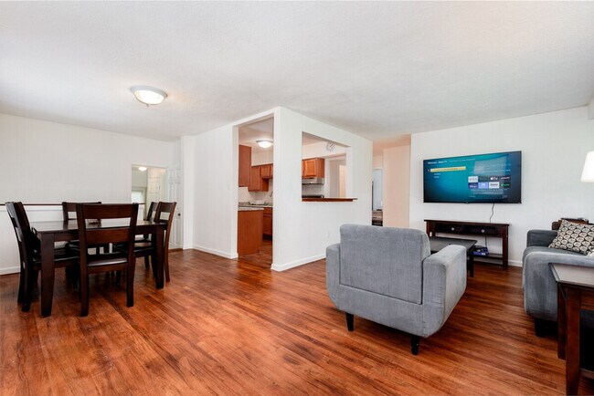 Foto del edificio - 9501 Upland Dr