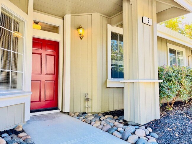 Foto del edificio - Charming 3BD/2BA Corner Unit Condo at Danville Oaks