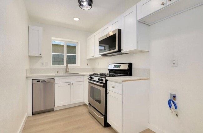 Building Photo - Prime location in Indio