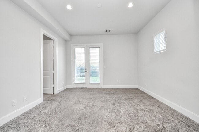 Building Photo - 826 Cage St