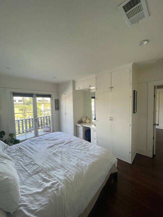 Master bedroom - 786 E Kensington Rd